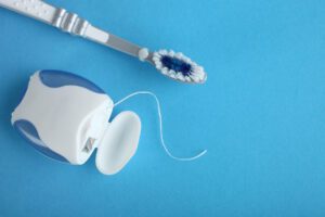 استفاده از نخ دندان: کلید حفظ سلامت دهان و دندان 3 نخ دندان یا مسواک: کدام مهم تر است؟